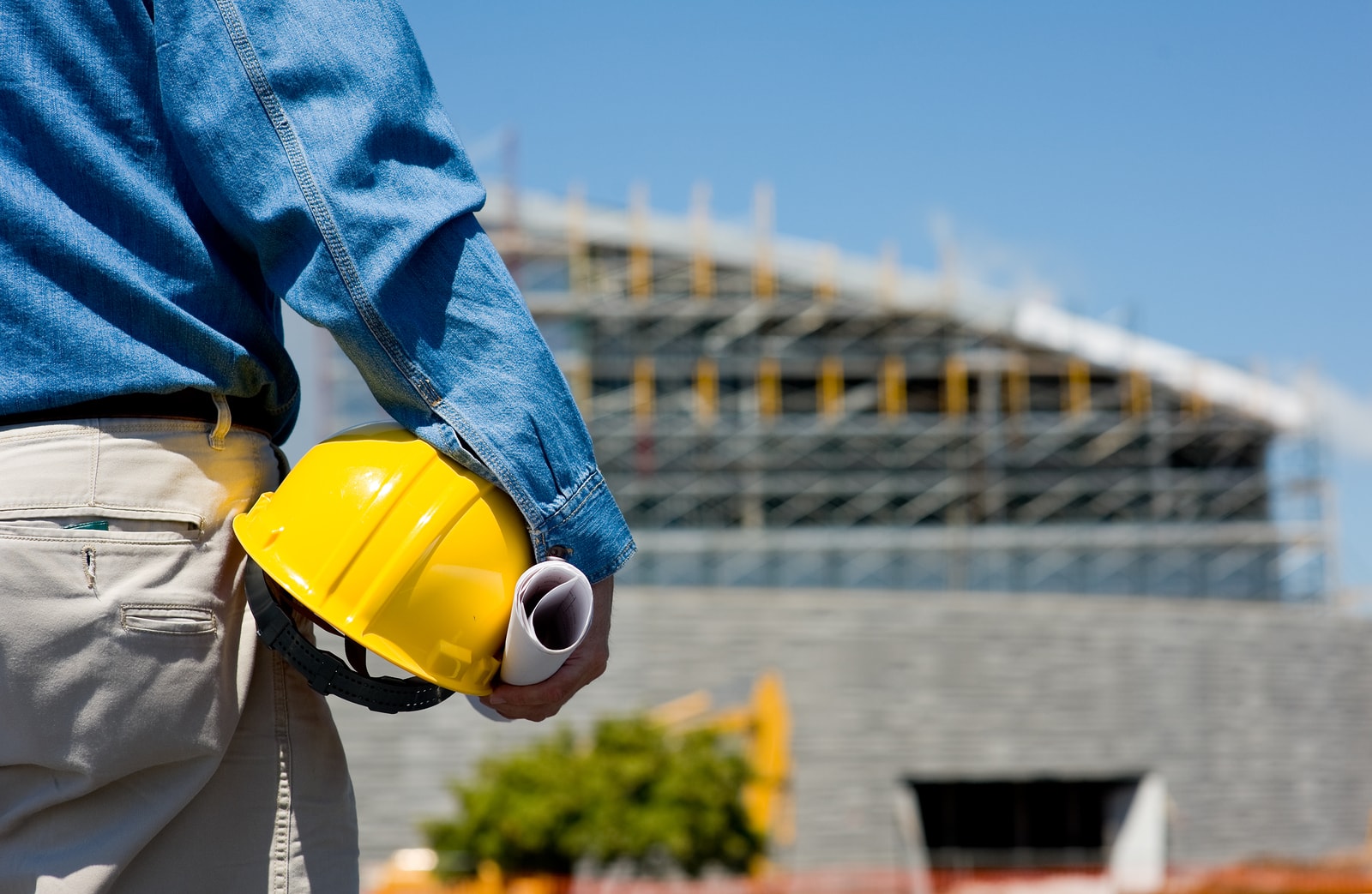 Construction project manager using Acumatica’s Project Management tools to track progress and manage budgets in real time